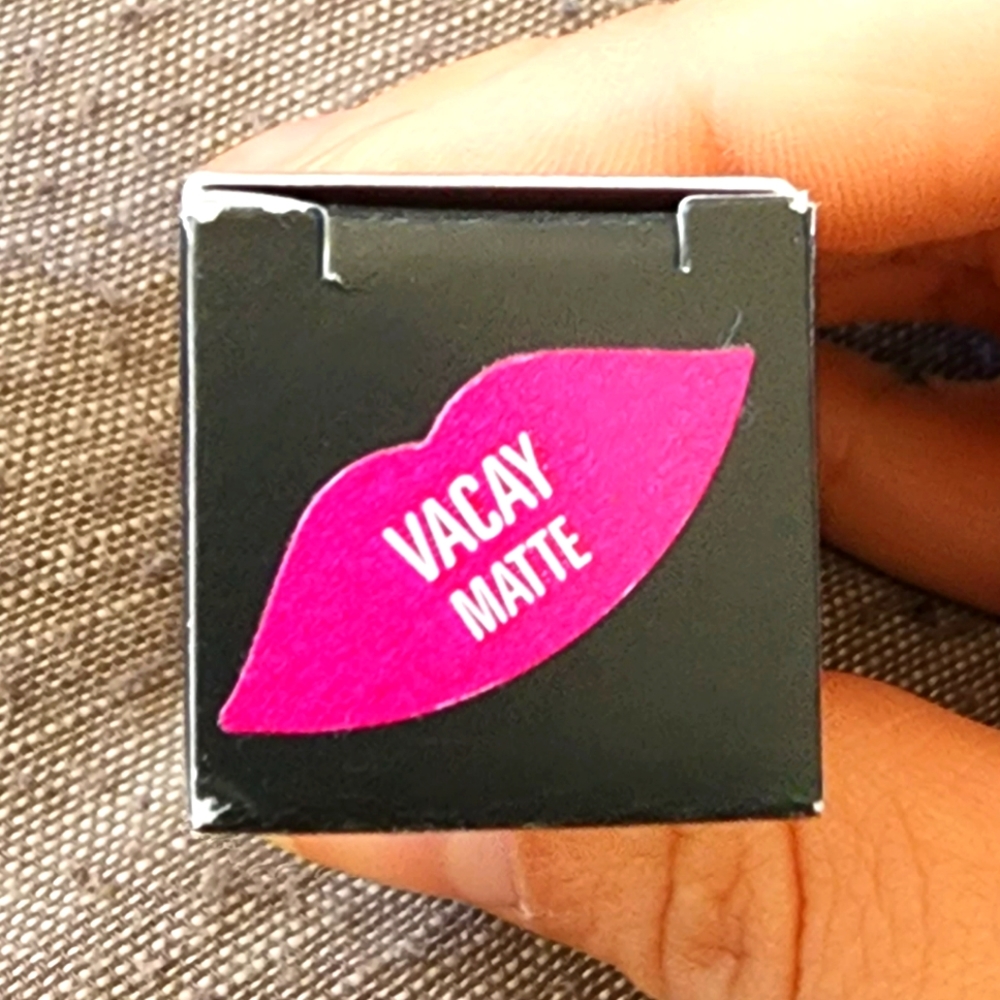 Kylie Jenner Matte Lipstick in Vacay